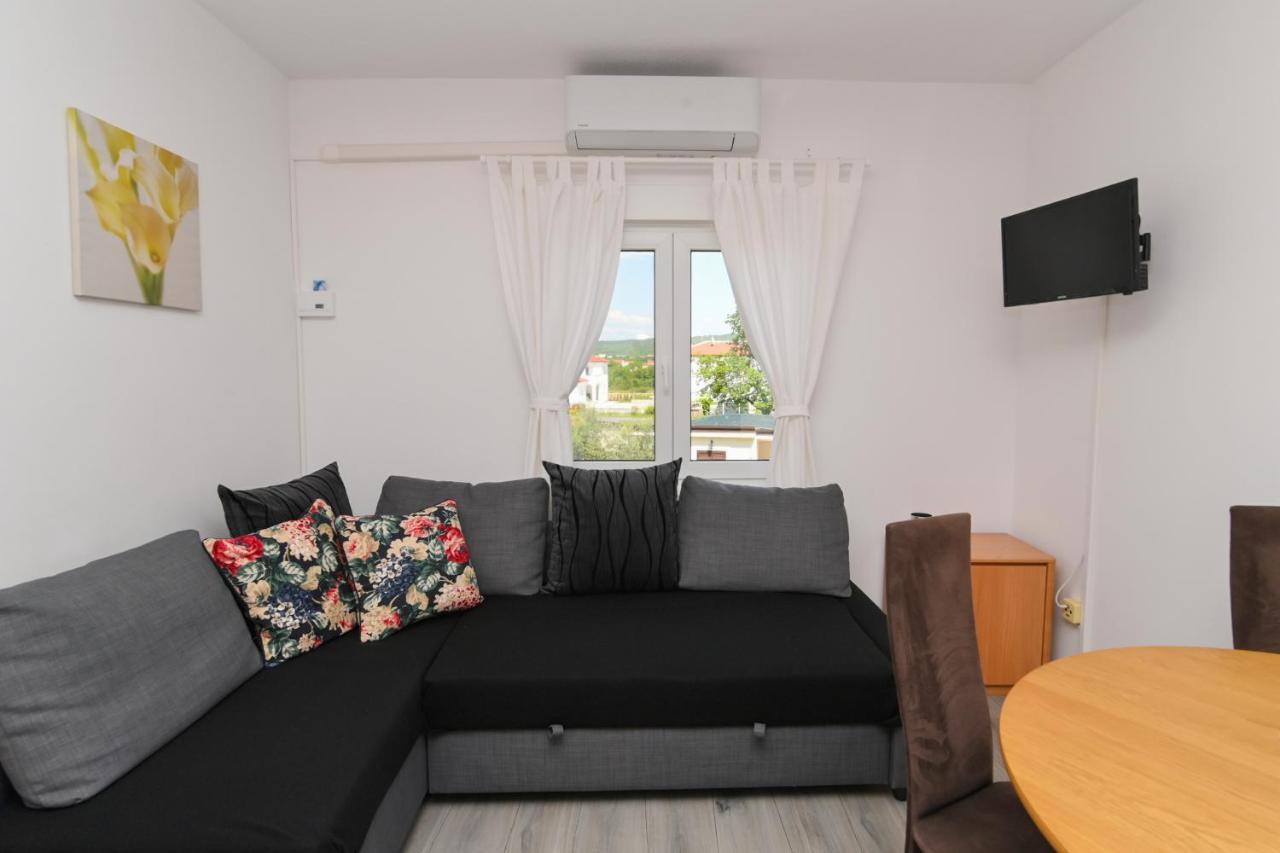 Apartments Basic Sveti Anton 88 Malinska Esterno foto