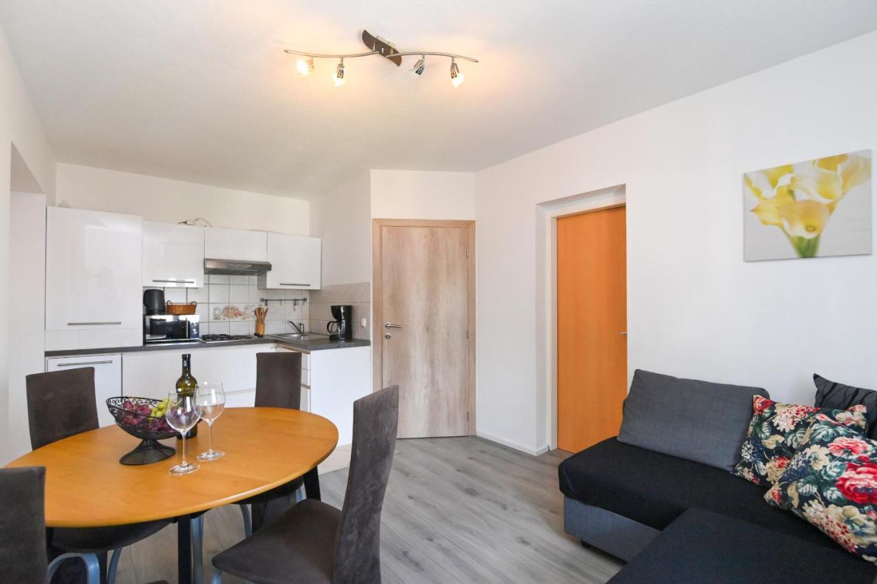 Apartments Basic Sveti Anton 88 Malinska Esterno foto