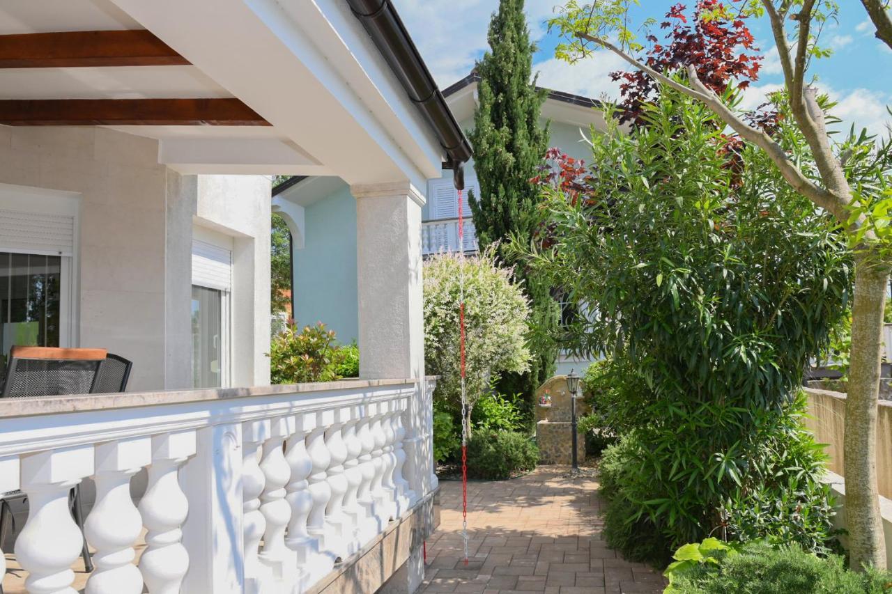 Apartments Basic Sveti Anton 88 Malinska Esterno foto