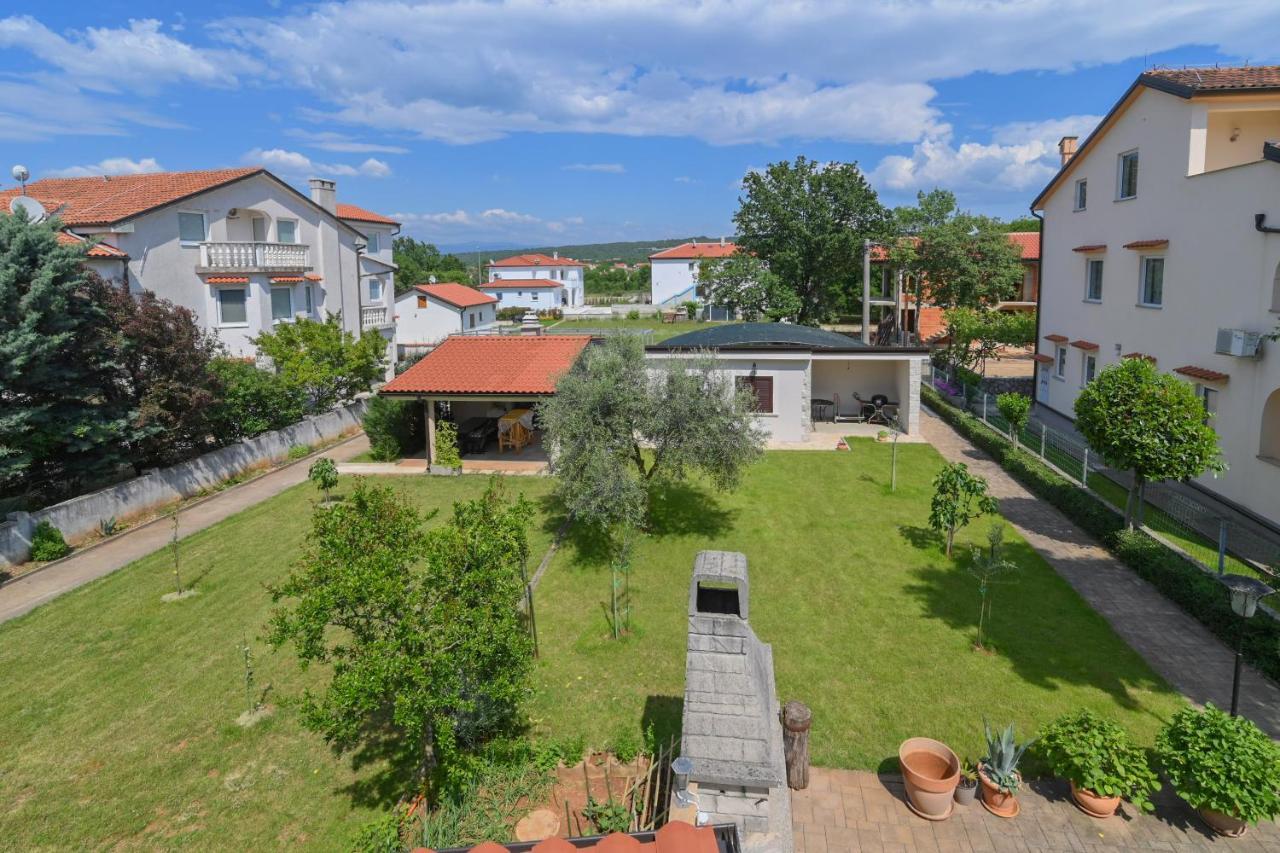 Apartments Basic Sveti Anton 88 Malinska Esterno foto