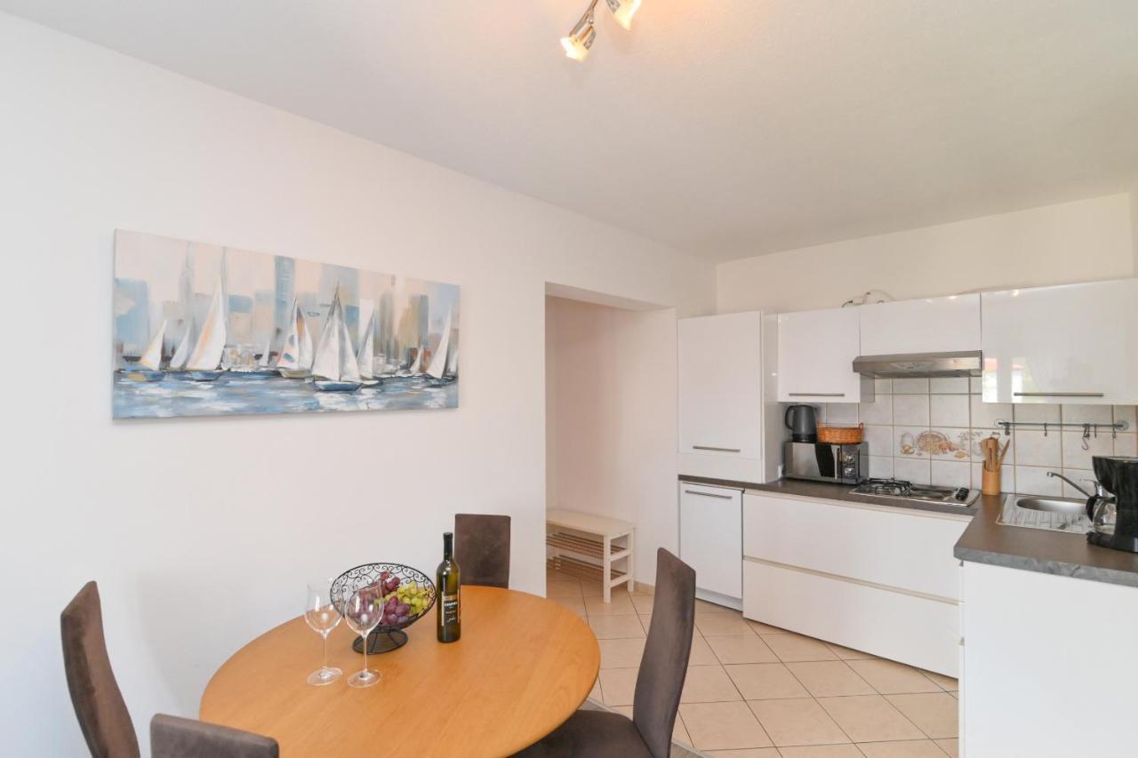 Apartments Basic Sveti Anton 88 Malinska Esterno foto