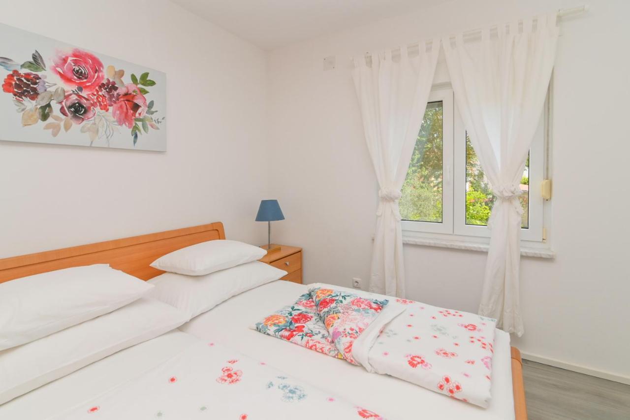 Apartments Basic Sveti Anton 88 Malinska Esterno foto