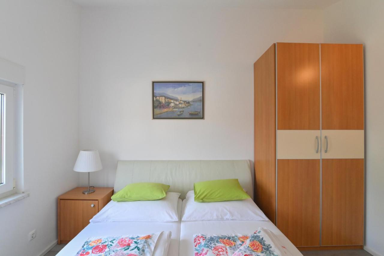 Apartments Basic Sveti Anton 88 Malinska Esterno foto