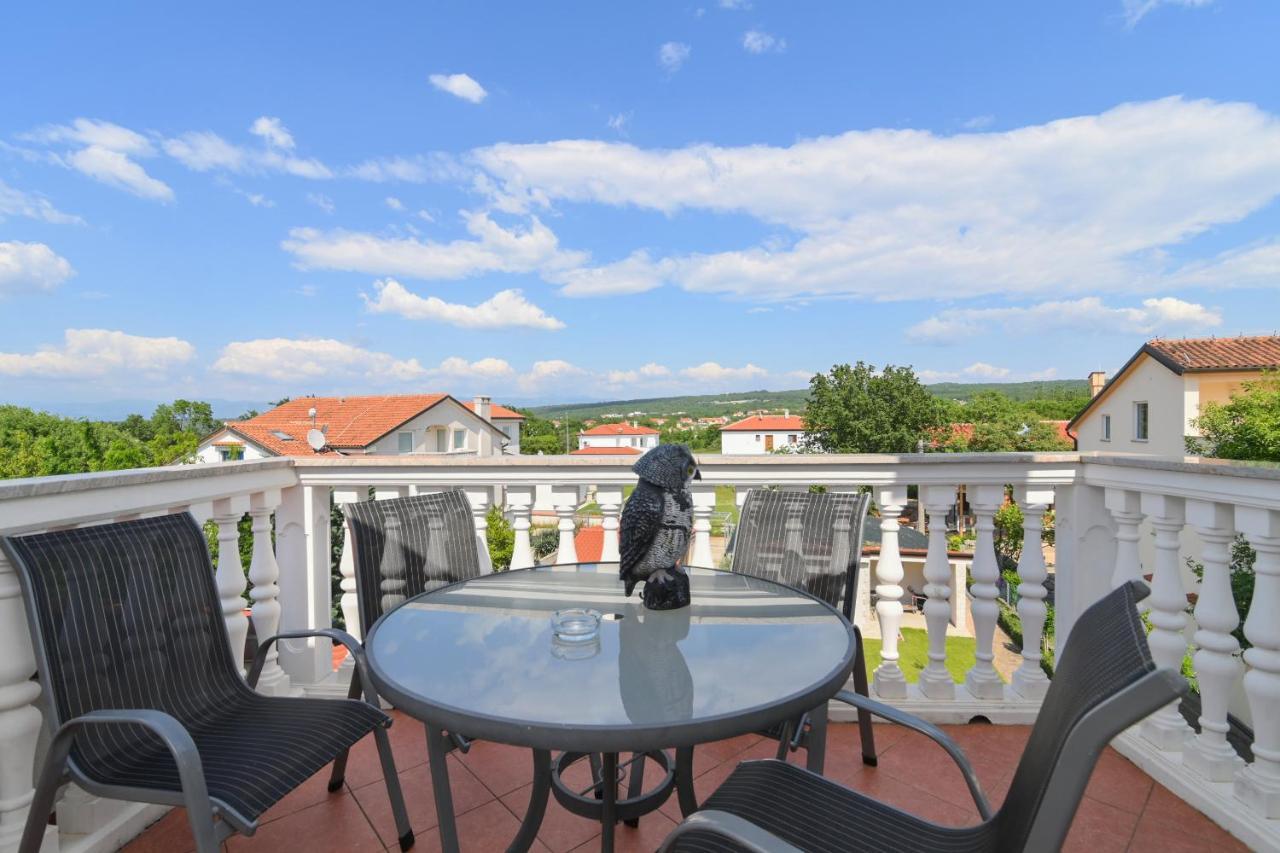 Apartments Basic Sveti Anton 88 Malinska Esterno foto