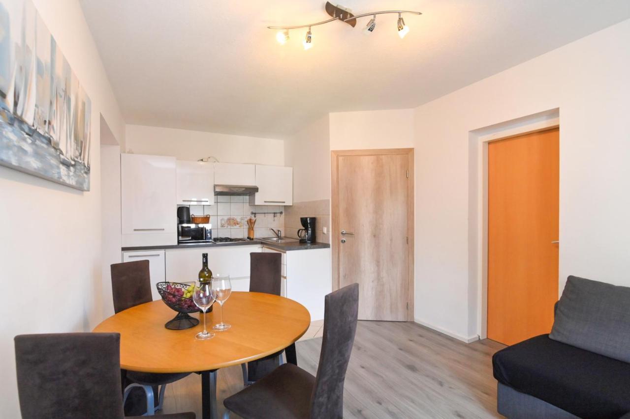 Apartments Basic Sveti Anton 88 Malinska Esterno foto