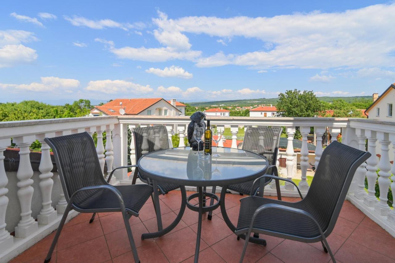 Apartments Basic Sveti Anton 88 Malinska Esterno foto