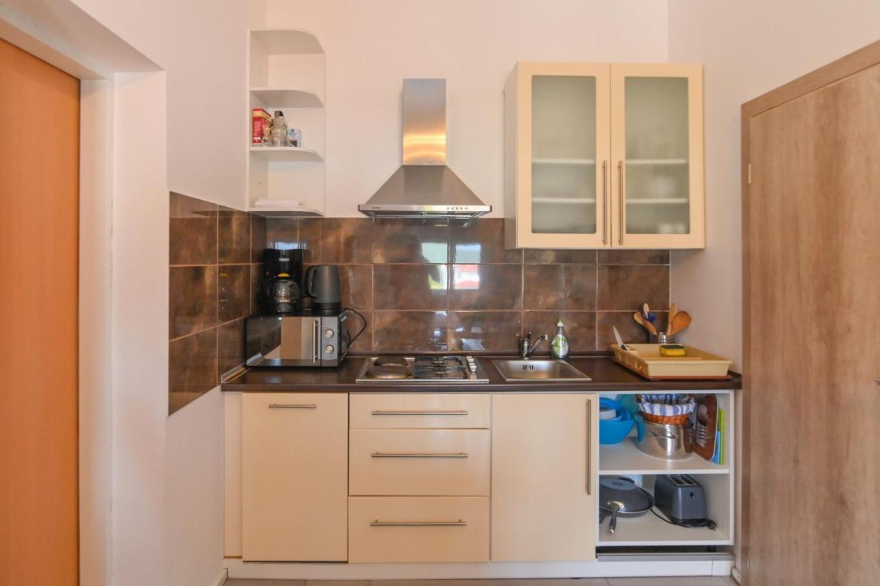 Apartments Basic Sveti Anton 88 Malinska Esterno foto