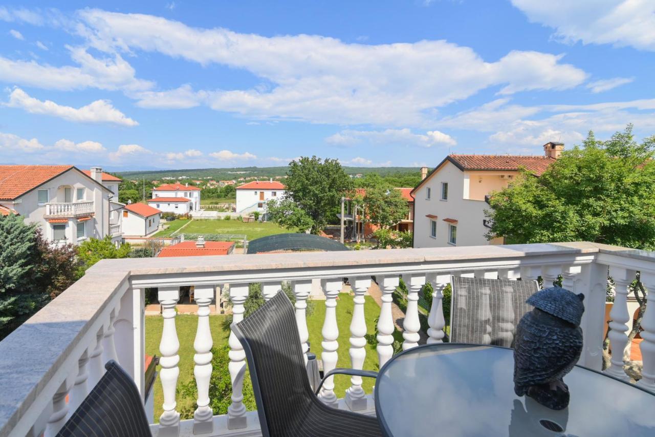 Apartments Basic Sveti Anton 88 Malinska Esterno foto