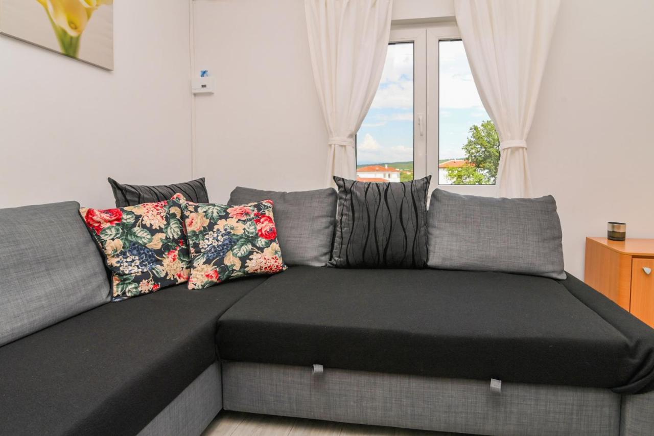 Apartments Basic Sveti Anton 88 Malinska Esterno foto