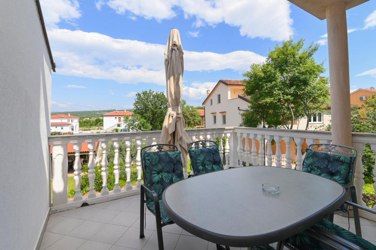 Apartments Basic Sveti Anton 88 Malinska Esterno foto