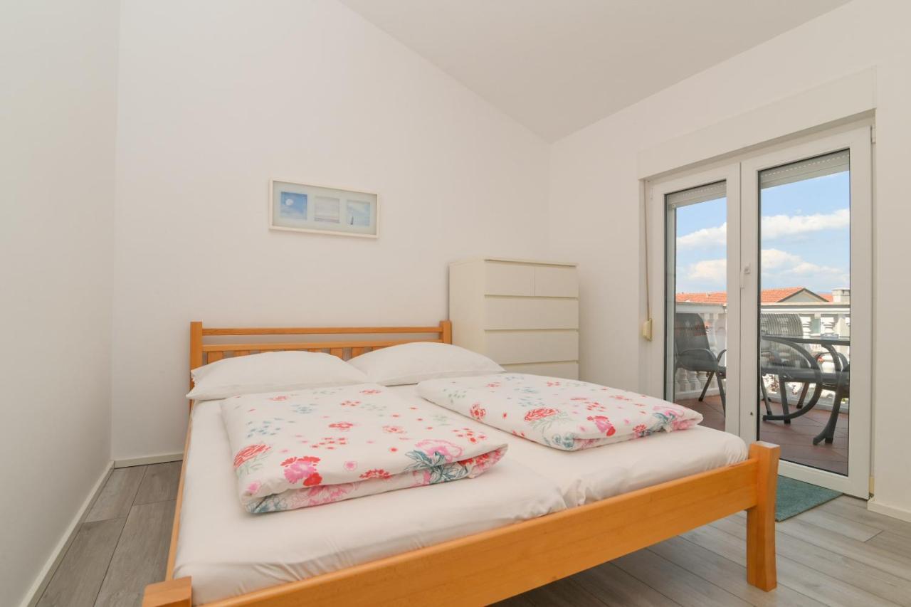 Apartments Basic Sveti Anton 88 Malinska Esterno foto