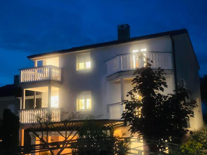 Apartments Basic Sveti Anton 88 Malinska Esterno foto